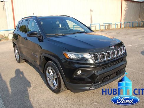 Used 2024 Jeep Compass Latitude AWD/4WD image 7