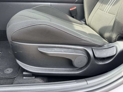 Used 2024 Hyundai Elantra SEL FWD image 19