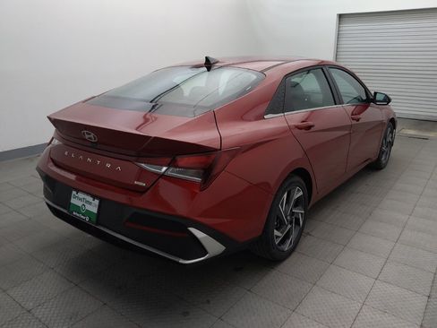 Used 2025 Hyundai Elantra Limited FWD image 9