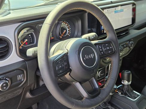 Used 2024 Jeep Gladiator Sport AWD/4WD image 17