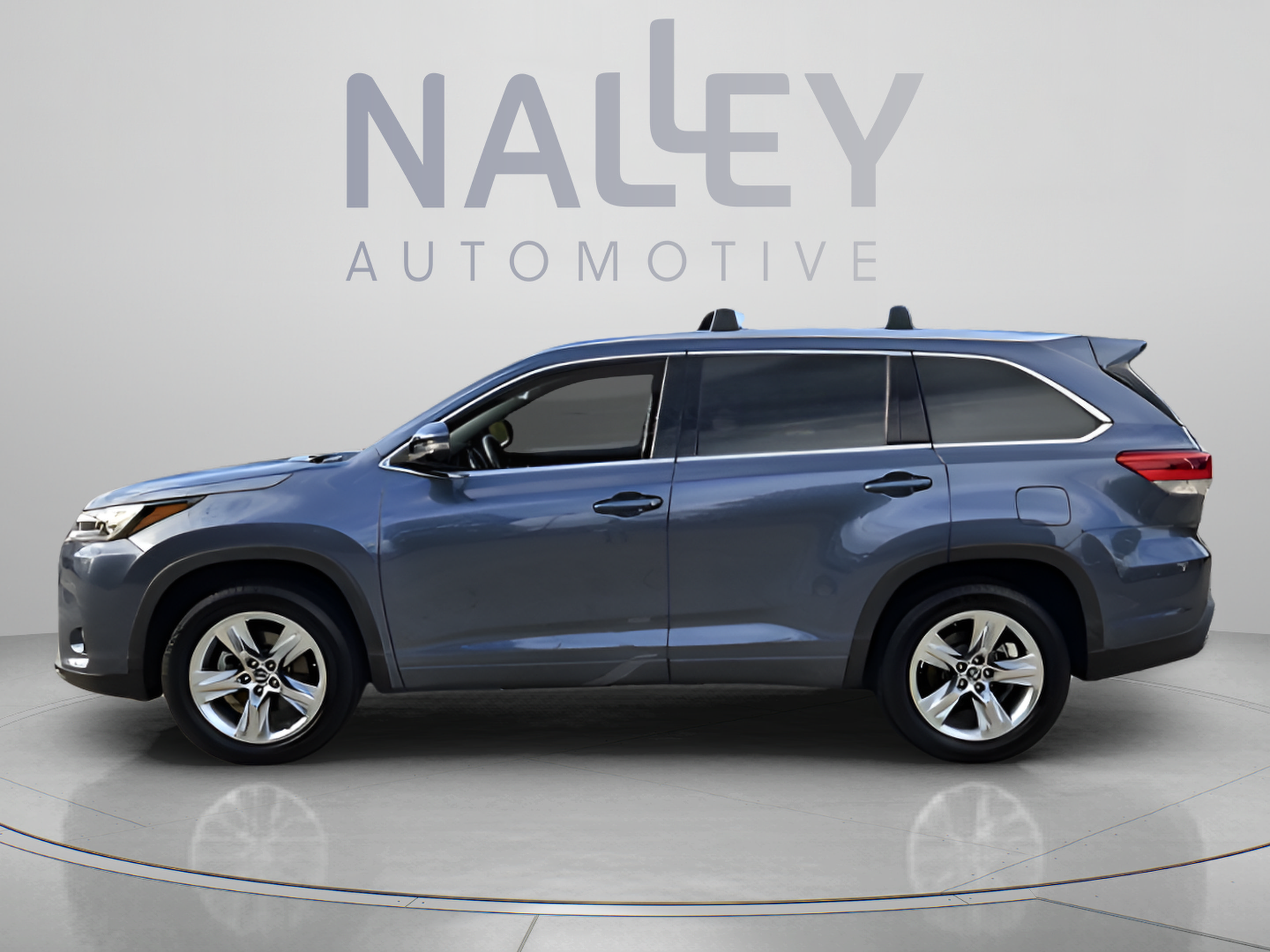 Used 2019 Toyota Highlander Limited FWD image 2