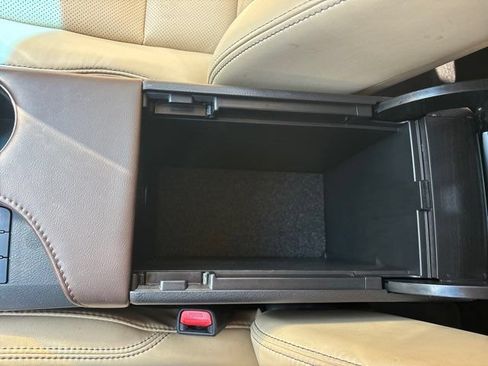Used 2016 Toyota Avalon Limited FWD image 38