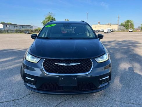Used 2021 Chrysler Pacifica Touring-L FWD image 9