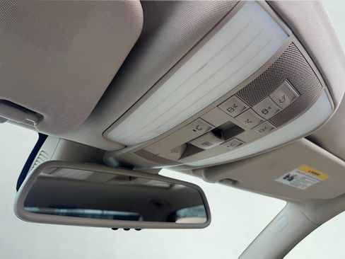 Used 2014 Mercedes-Benz E 350 Sedan image 46