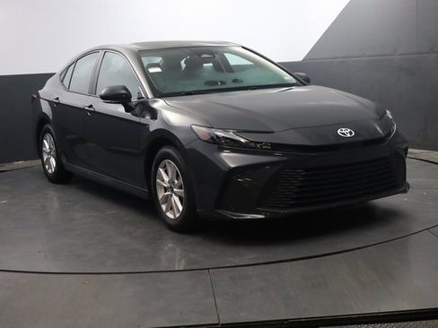 Used 2025 Toyota Camry LE image 2