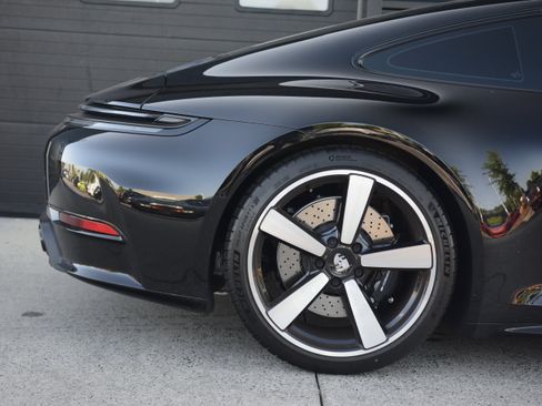 Certified 2025 Porsche 911 Carrera S RWD image 35