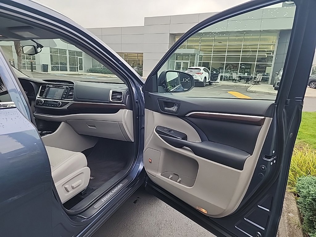 Used 2015 Toyota Highlander Limited AWD/4WD image 20