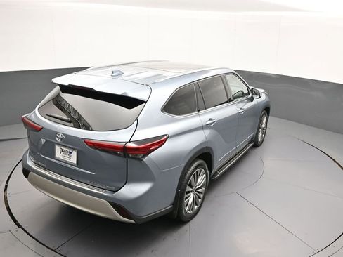 Certified 2020 Toyota Highlander Platinum w/ Preferred Accessory Package AWD/4WD image 41