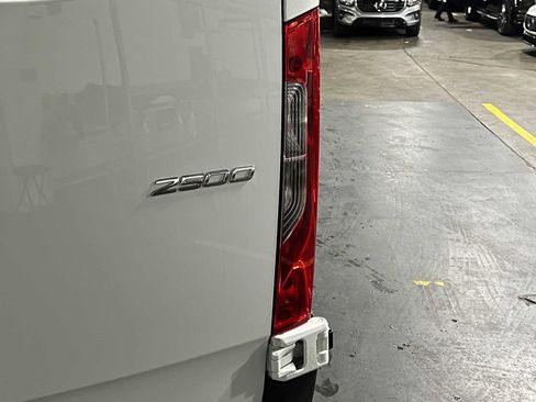 Used 2025 Mercedes-Benz Sprinter 2500 image 16