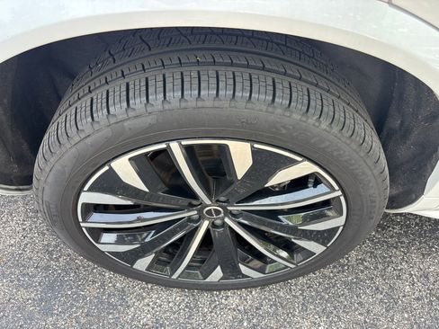 Used 2026 Volvo XC90 T8 Plus w/ Protection Package Premier AWD/4WD image 9