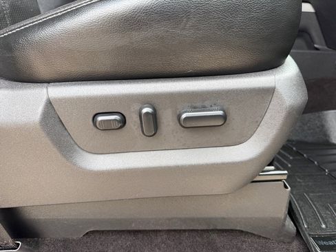 Used 2015 Ford F250 Lariat w/ Lariat Interior Package image 25