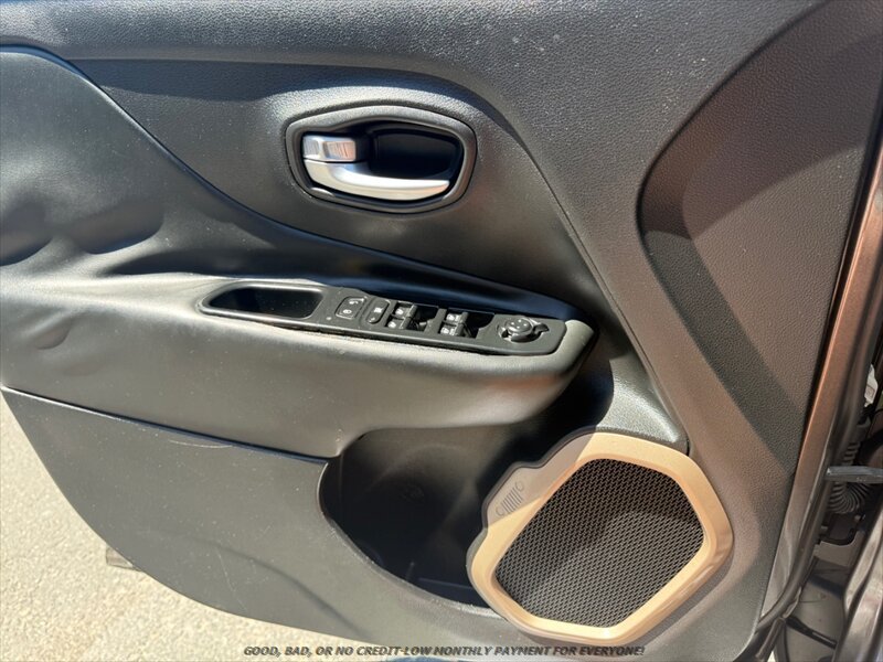 Used 2016 Jeep Renegade Limited AWD/4WD image 22