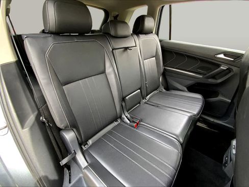 Used 2024 Volkswagen Tiguan SE FWD image 19
