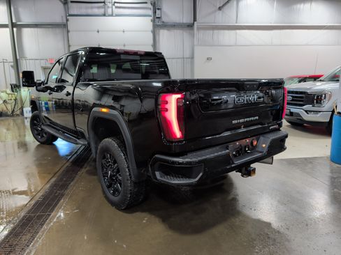 Used 2024 GMC Sierra 2500 AT4 w/ AT4 Premium Plus Package AWD/4WD image 4