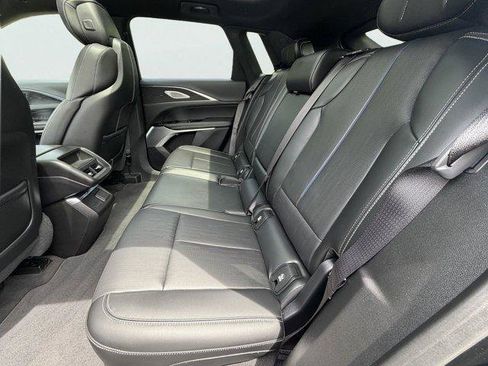Used 2024 Cadillac Lyriq Luxury AWD/4WD image 8