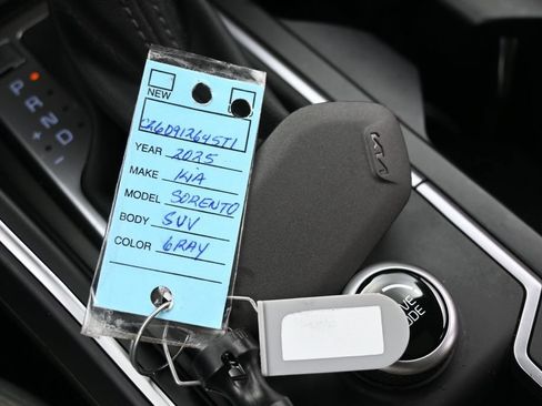 Used 2025 Kia Sorento S w/ Panoramic Sunroof Package FWD image 28