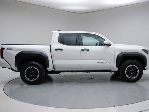 Used 2024 Toyota Tacoma TRD Off-Road image 8