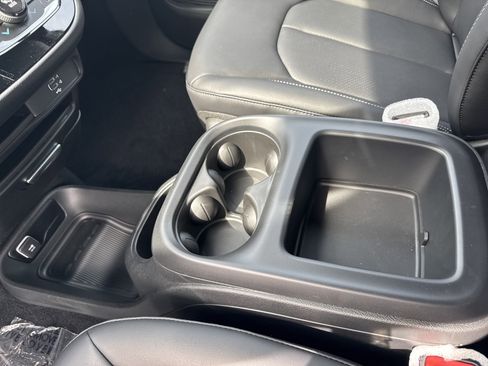 New 2026 Chrysler Voyager LX image 19