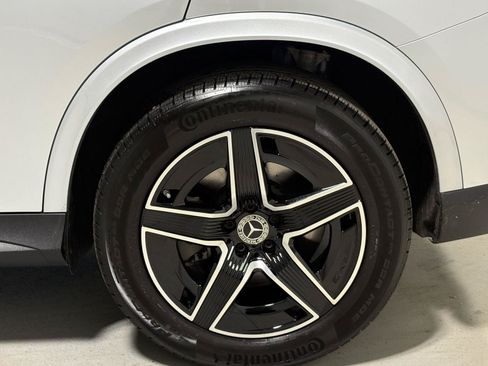 Used 2025 Mercedes-Benz GLC 350e 4MATIC image 32