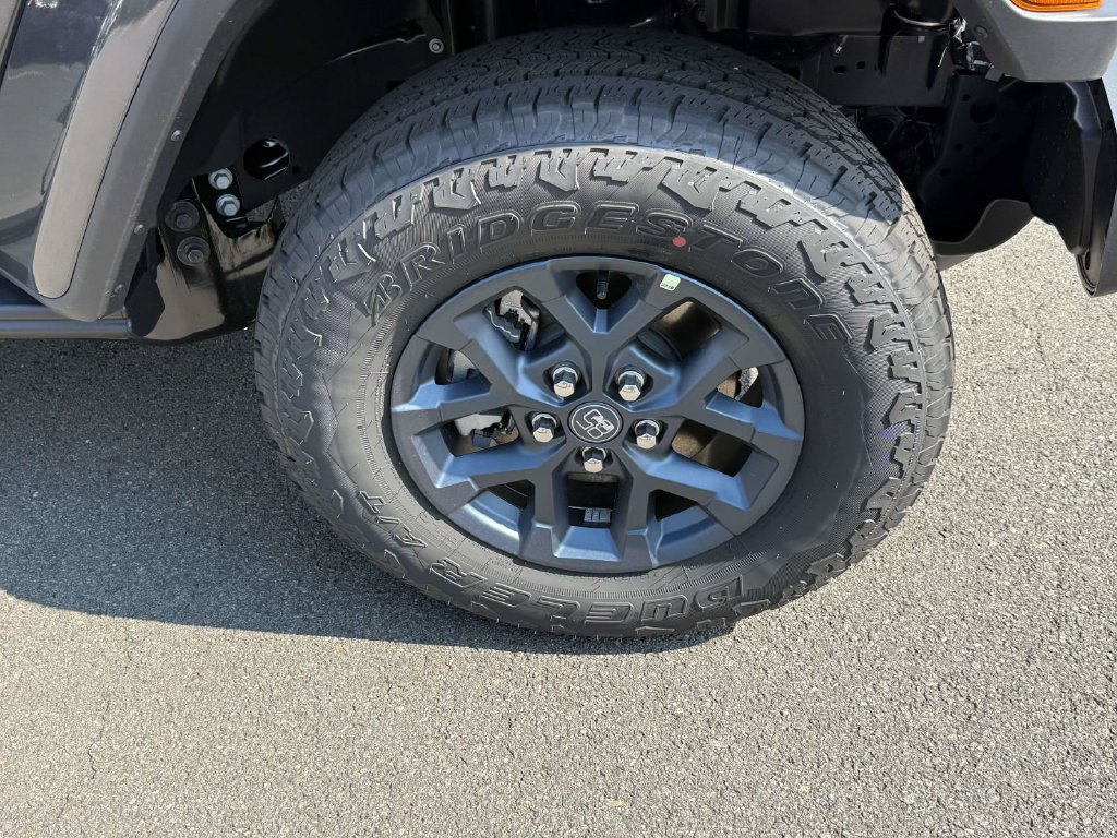 New 2026 Jeep Gladiator Sport AWD/4WD image 12