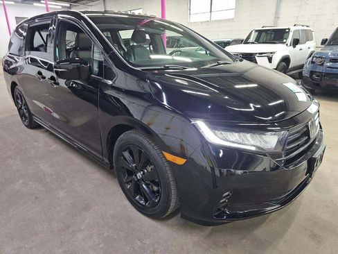Used 2023 Honda Odyssey Sport image 4