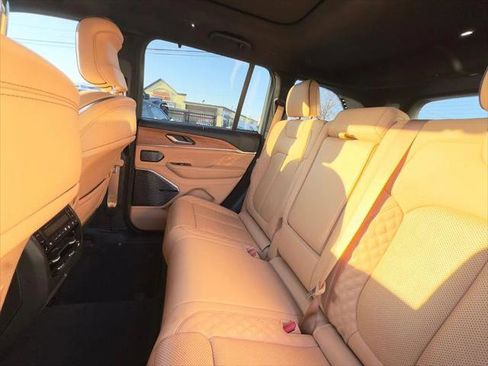 Used 2022 Jeep Grand Cherokee Summit AWD/4WD image 16