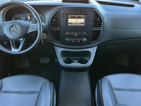 Used 2018 Mercedes-Benz Metris Passenger image 3