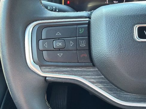 Used 2023 Jeep Wagoneer L Series II AWD/4WD image 12