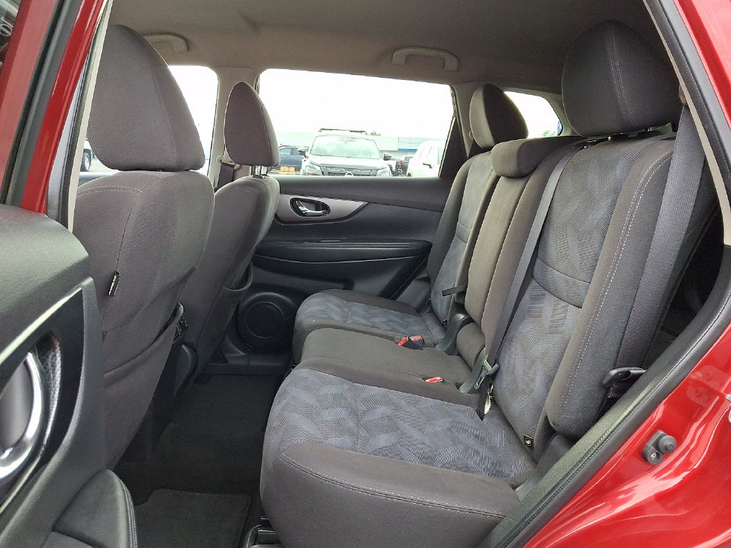Used 2016 Nissan Rogue SV AWD/4WD image 11