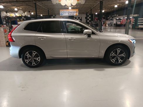 Used 2022 Volvo XC60 B5 Momentum AWD/4WD image 10