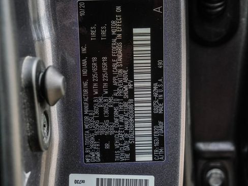 Used 2021 Toyota Highlander XLE AWD/4WD image 37