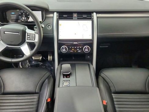 Used 2024 Land Rover Discovery Dynamic SE AWD/4WD image 90