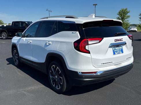 Used 2024 GMC Terrain SLT AWD/4WD image 3