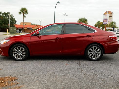 Used 2017 Toyota Camry XLE w/ Advanced Technology Package FWD image 4