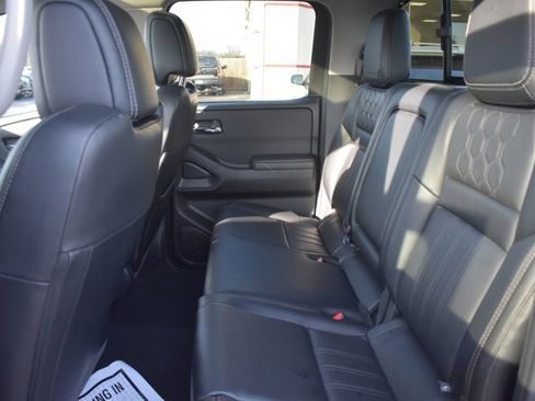 Used 2024 Nissan Frontier SL w/ Technology Package image 16