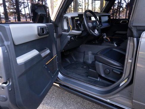 Used 2023 Ford Bronco Badlands image 11