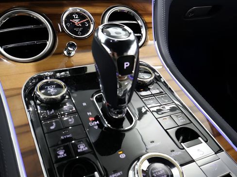 Used 2024 Bentley Continental GT V8 image 27