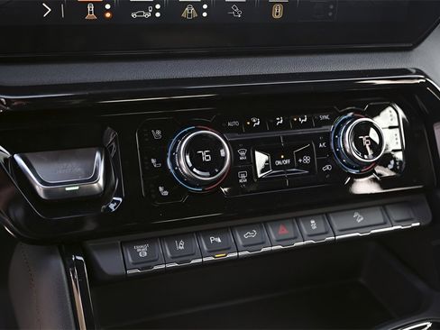 Used 2025 GMC Sierra 2500 AT4 w/ AT4 Premium Plus Package image 16