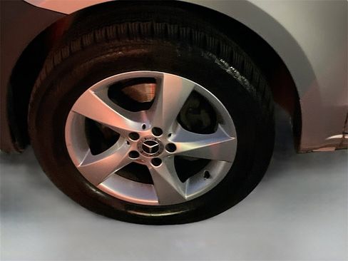 Used 2023 Mercedes-Benz Metris image 3