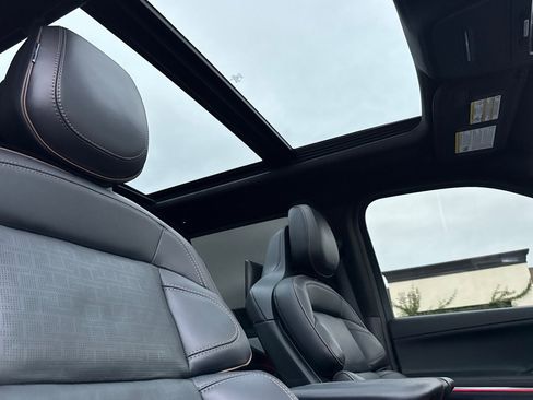 Used 2025 Lincoln Navigator L Black Label image 16