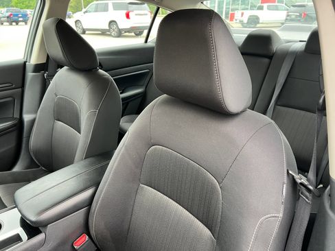 Used 2024 Nissan Altima 2.5 SV FWD image 11
