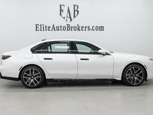 Used 2025 BMW 740i xDrive AWD/4WD image 5