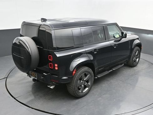 Used 2025 Land Rover Defender 110 X-Dynamic SE AWD/4WD image 34
