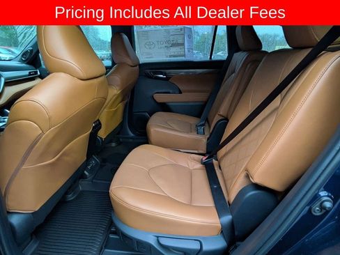 New 2026 Toyota Highlander Platinum AWD/4WD image 15