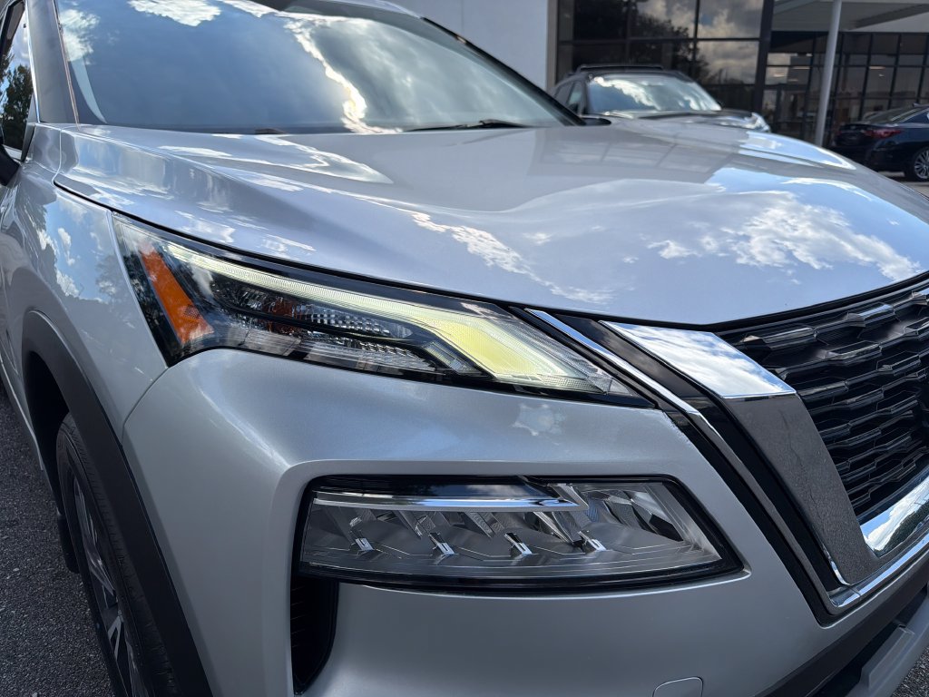 Used 2023 Nissan Rogue SV w/ SV Premium B Package FWD image 15