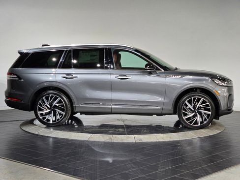 New 2025 Lincoln Aviator Reserve w/ Equipment Group 201A image 9
