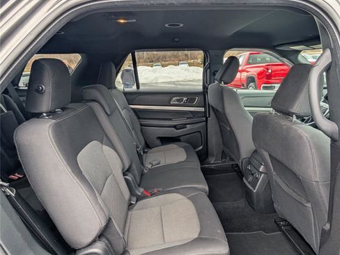 Used 2019 Ford Explorer XLT image 11
