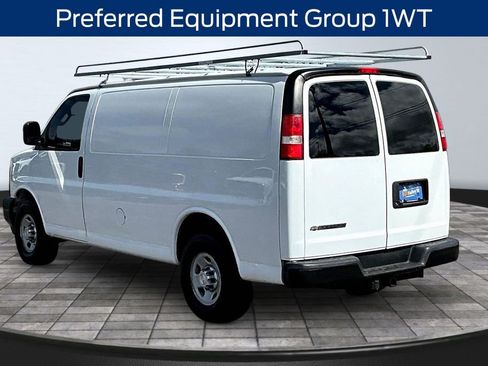 Used 2017 Chevrolet Express 2500 RWD image 4
