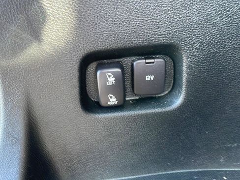 Used 2019 Ford Edge Titanium FWD image 34