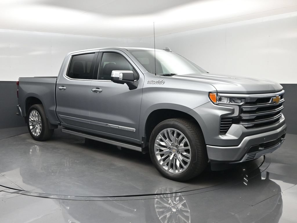 Used 2025 Chevrolet Silverado 1500 High Country w/ Technology Package AWD/4WD image 1